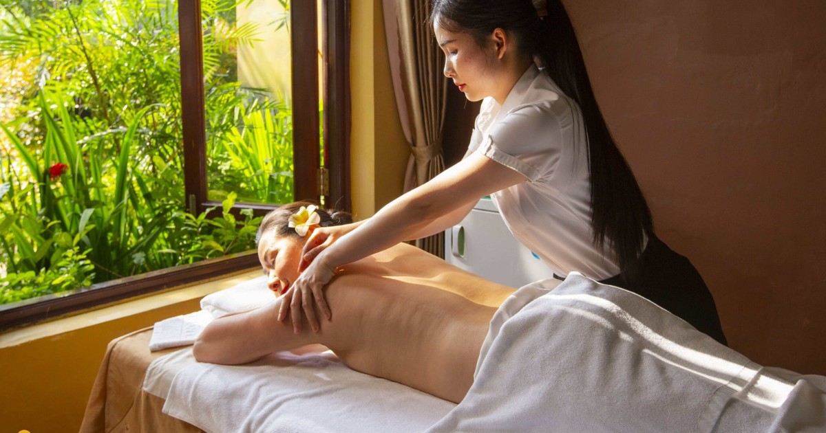 Quan Sát Thái Độ Phục Vụ: Chìa Khóa Thành Công Của Glow